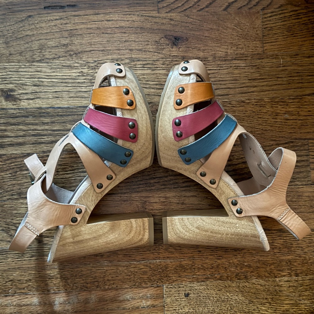 NWOT Korks by Kork Ease Colorful Strappy Women's Sandals